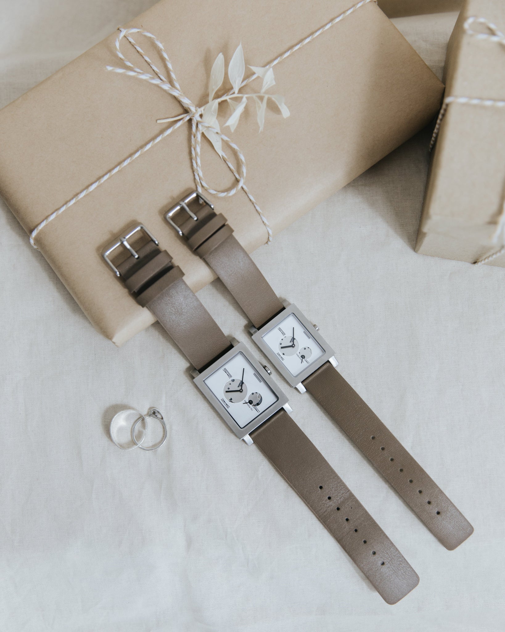 Quartz Watch | Collection Open Heart | silver dial | deep brown strap