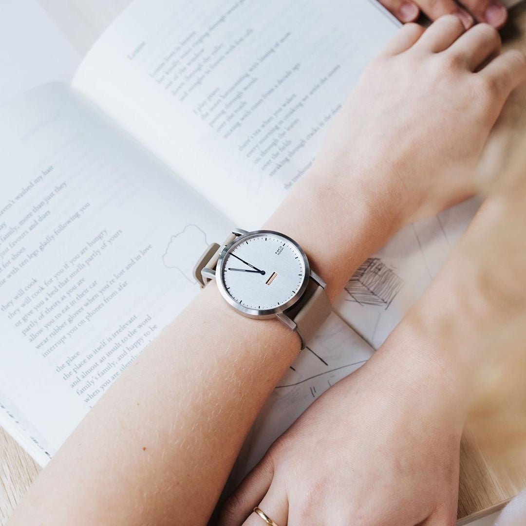 No Monday unisex watch