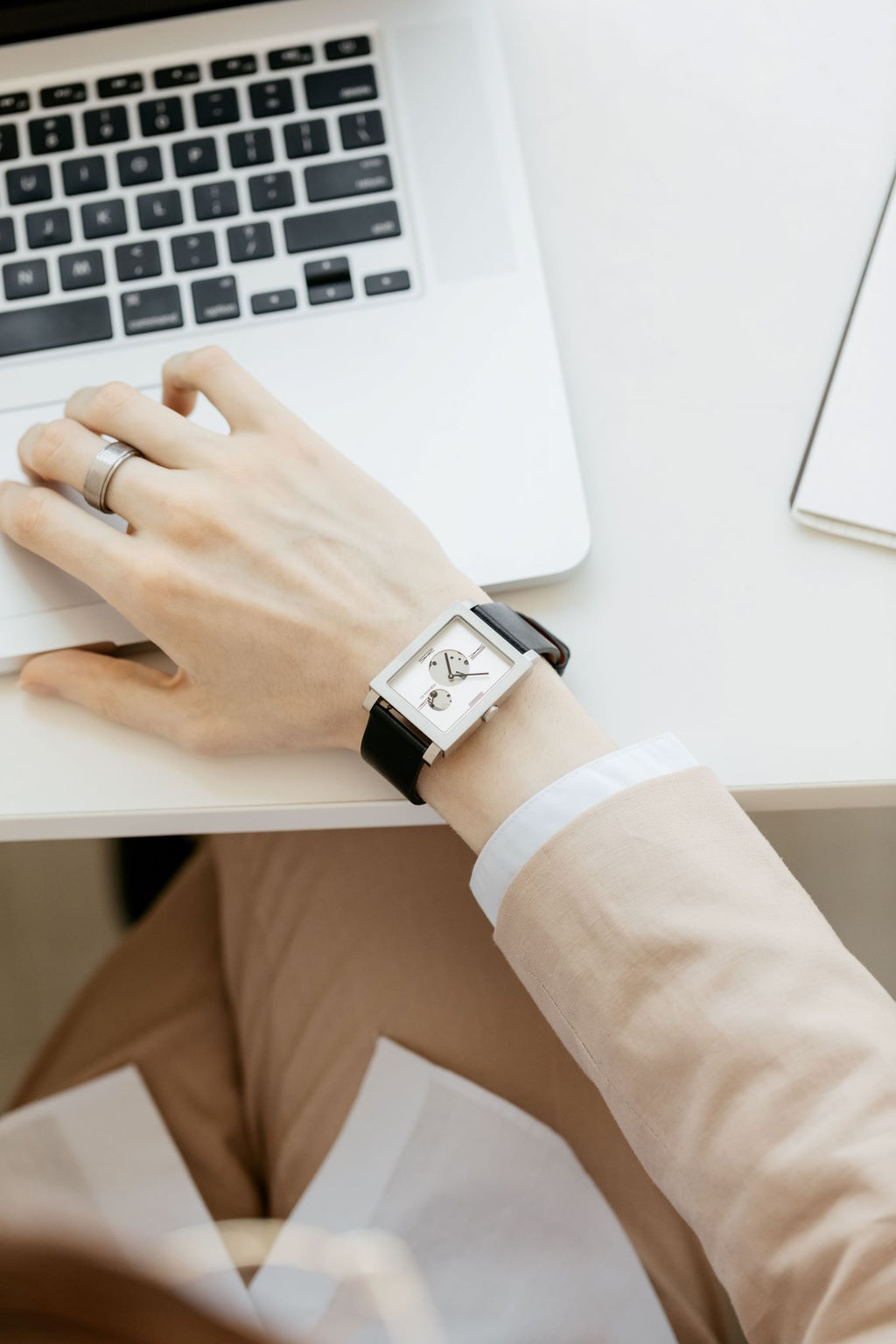 Quartz Watch | Collection Open Heart | silver dial | black strap