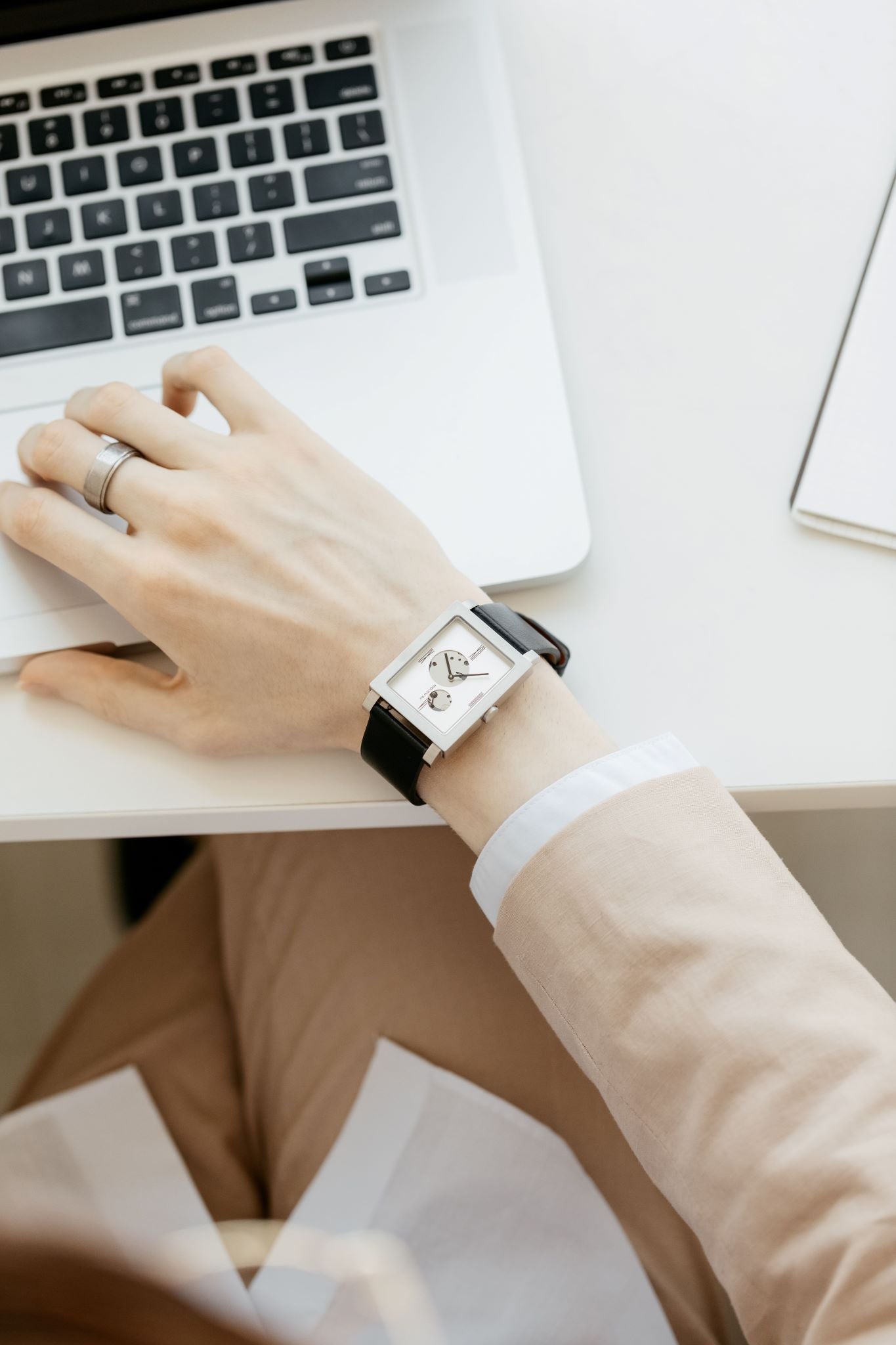 Quartz Watch | Collection Open Heart | silver dial | black strap