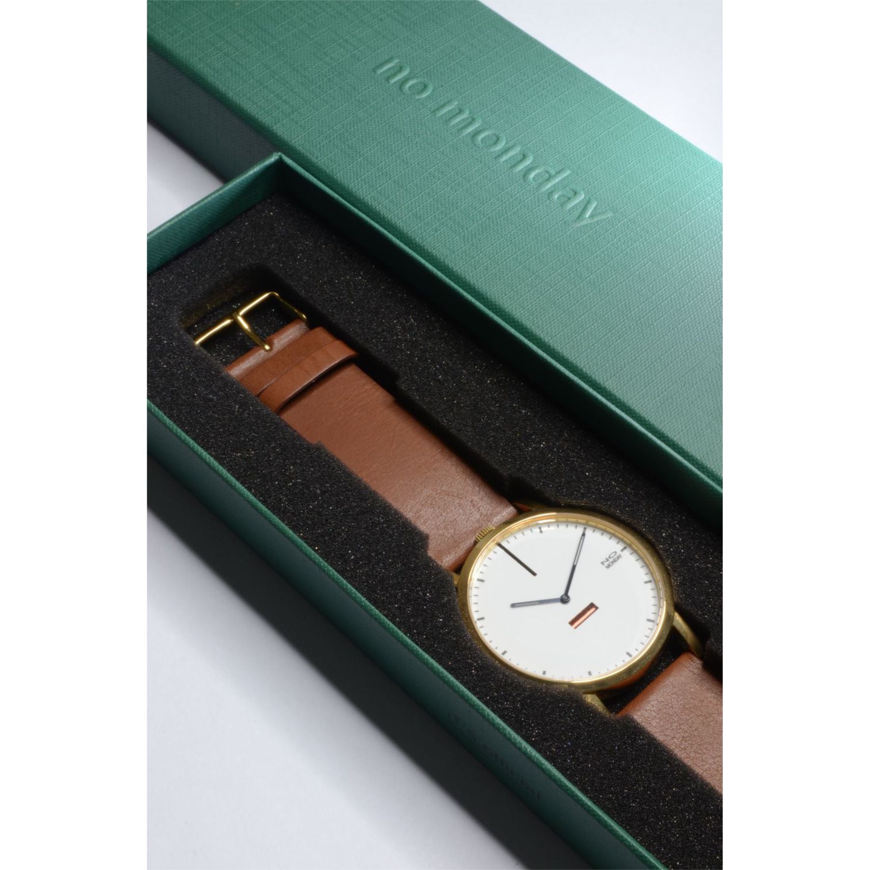 Unisex Watch | Collection 460 | gold case | white dial | tan strap