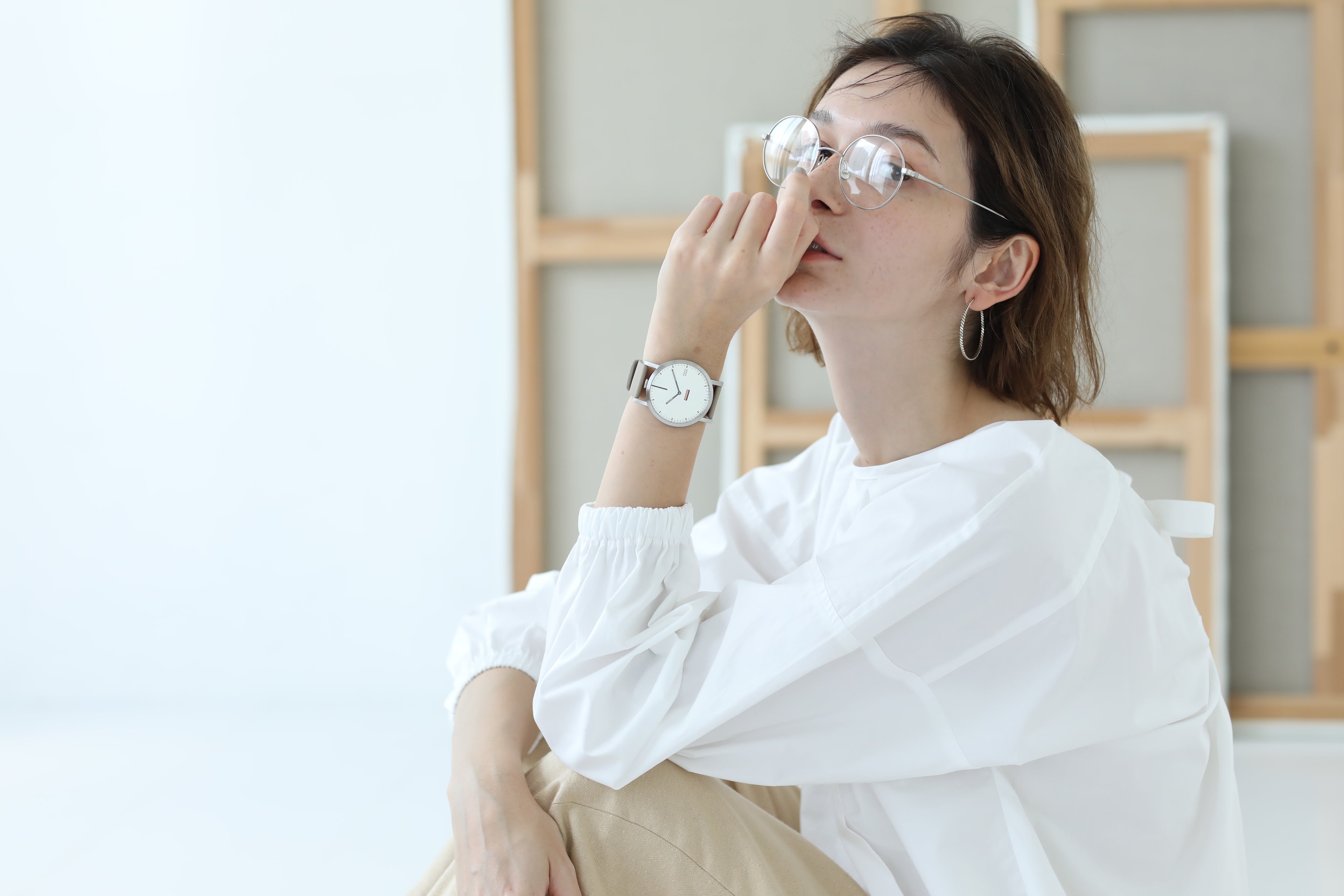 No Monday unisex quartz watch